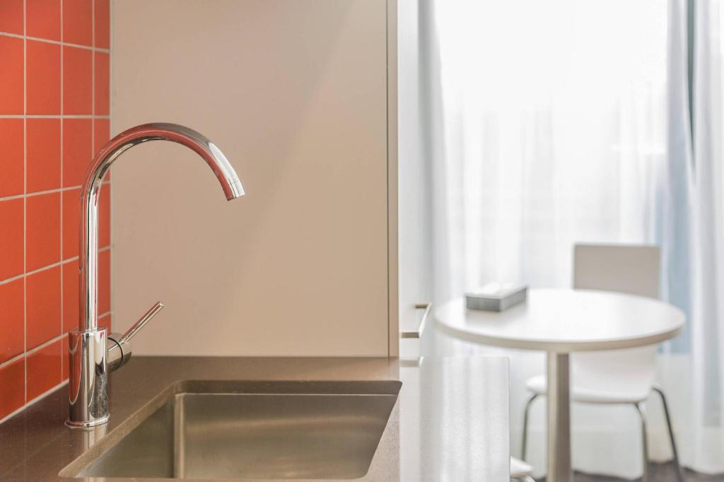 Upgrade, Efficiency, Queen Bed، Comfort Apartments Box Hill 4/5