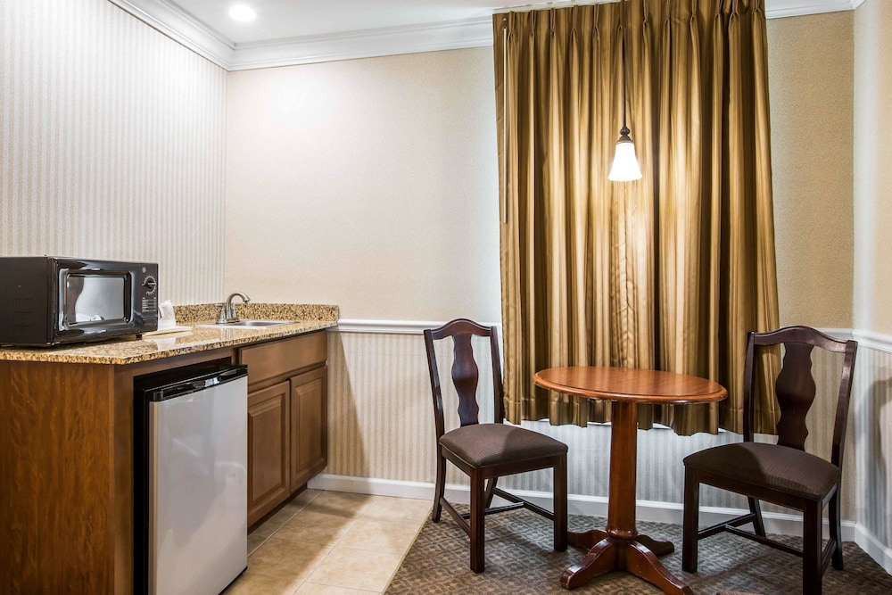 Comfort Inn & Suites Plattsburgh - Morrisonville 31/37