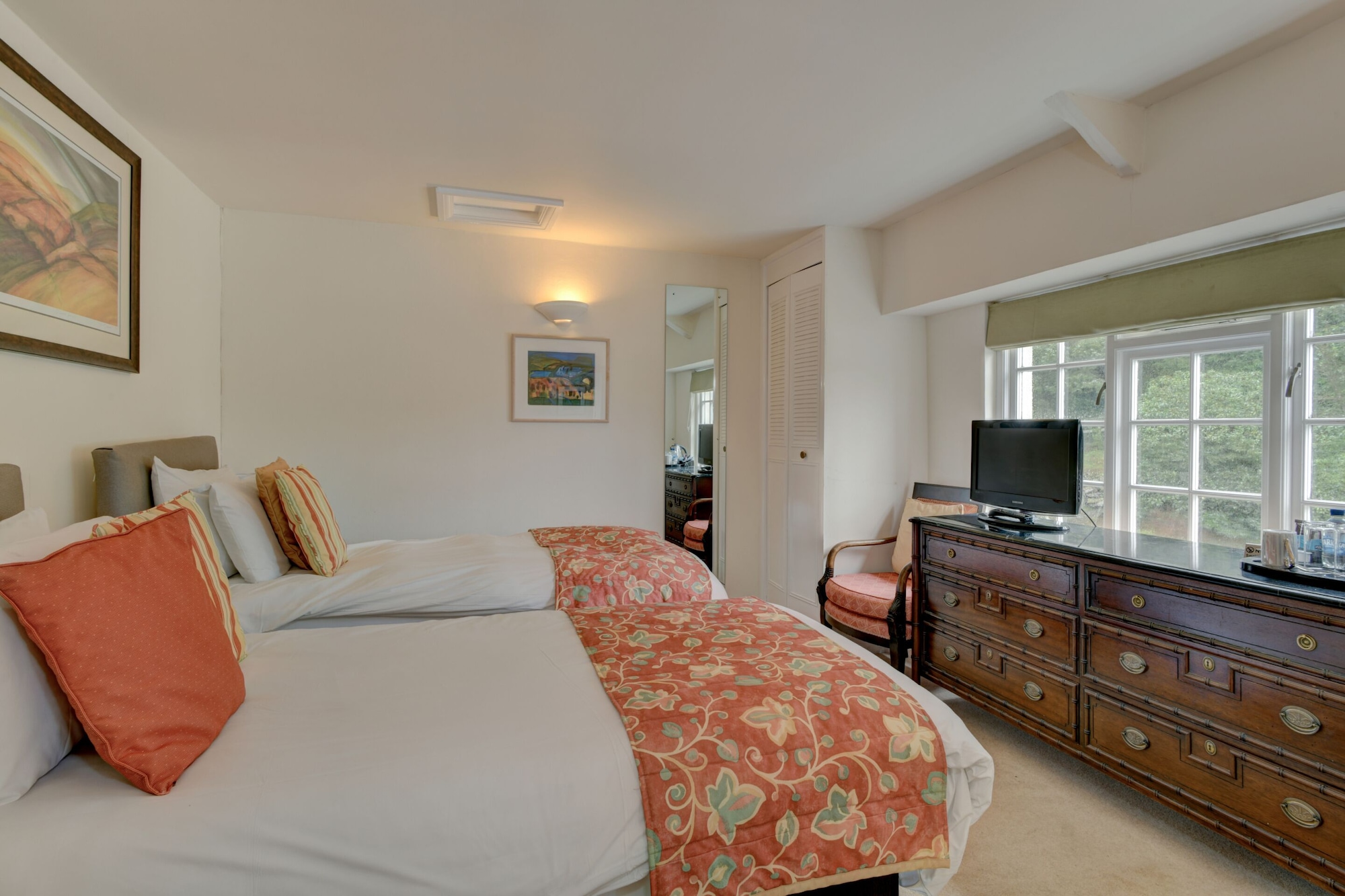 Room, Twin Beds
