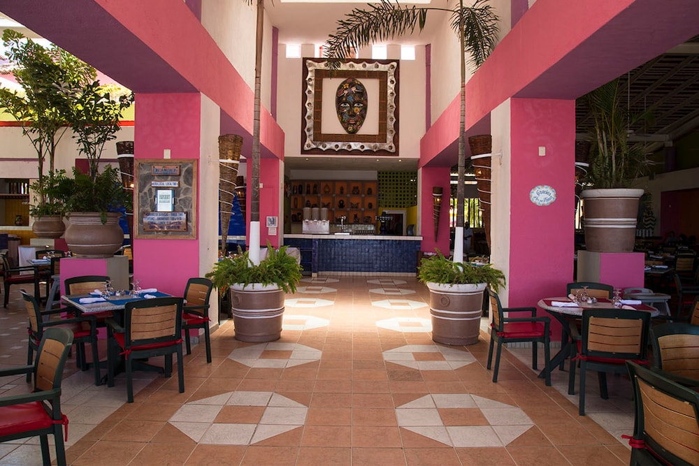 Decameron Los Cocos Guayabitos Ramada All Inclusive Resort 12/49