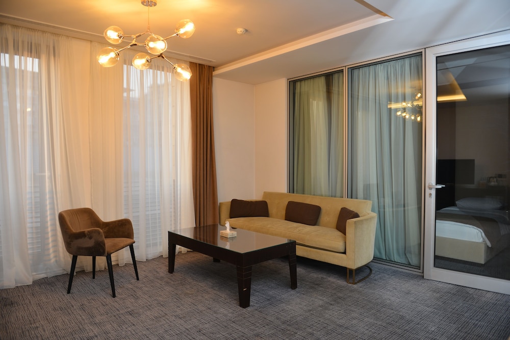 Aghababyan S Hotel 64/77