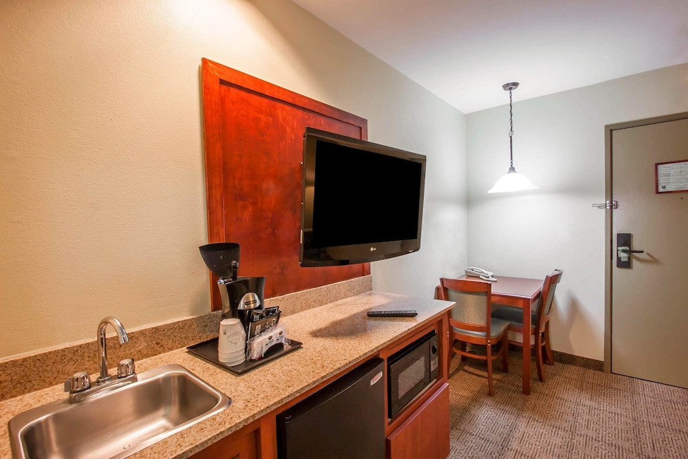 Quality Inn and Suites Germantown North 35/37