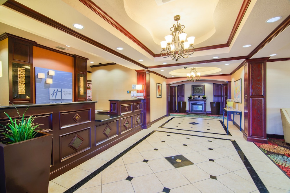 Holiday Inn Express Hotel Suites Terrell 9/64