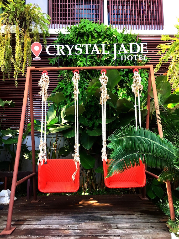 Crystal Jade Hotel 9/65