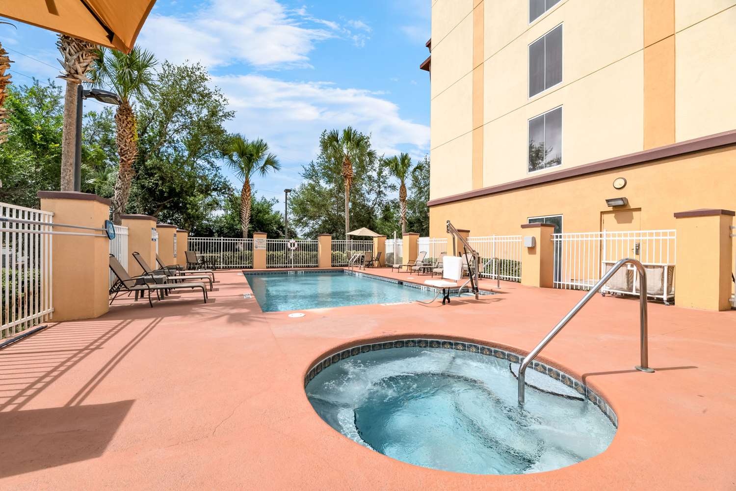 Comfort Suites Orlando International Airport 25/35