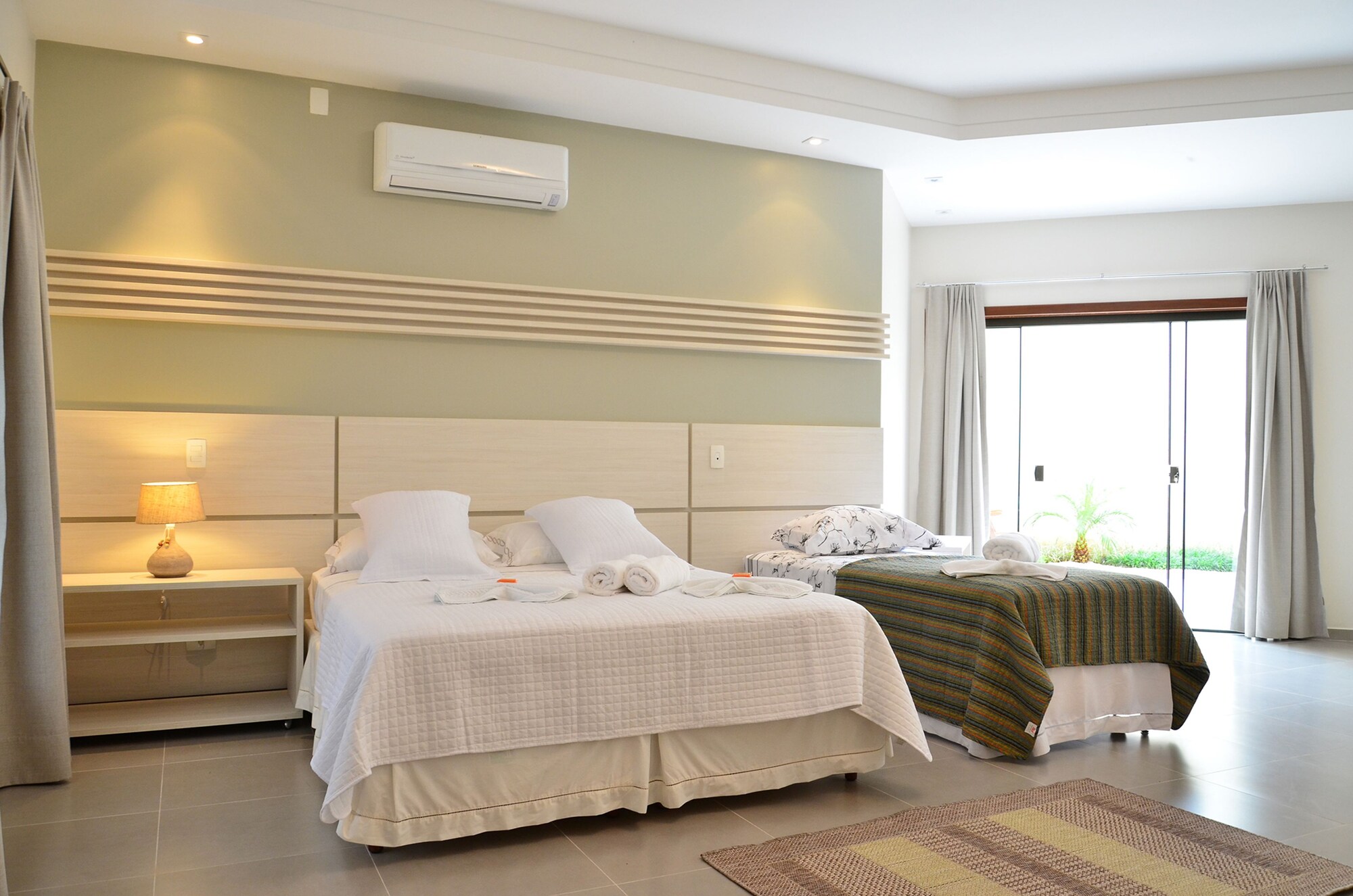 LUXURY, TRIPLE, JETTED TUB, GROUND FLOOR
