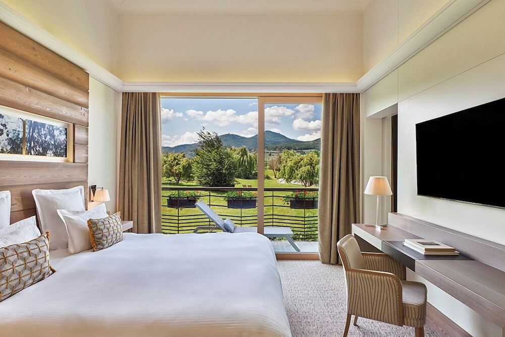 Superior, King Bed, Vineyard View
