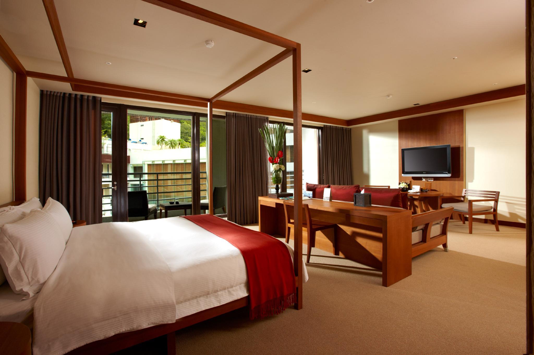 SUITE, KING BED, GARDEN VIEW