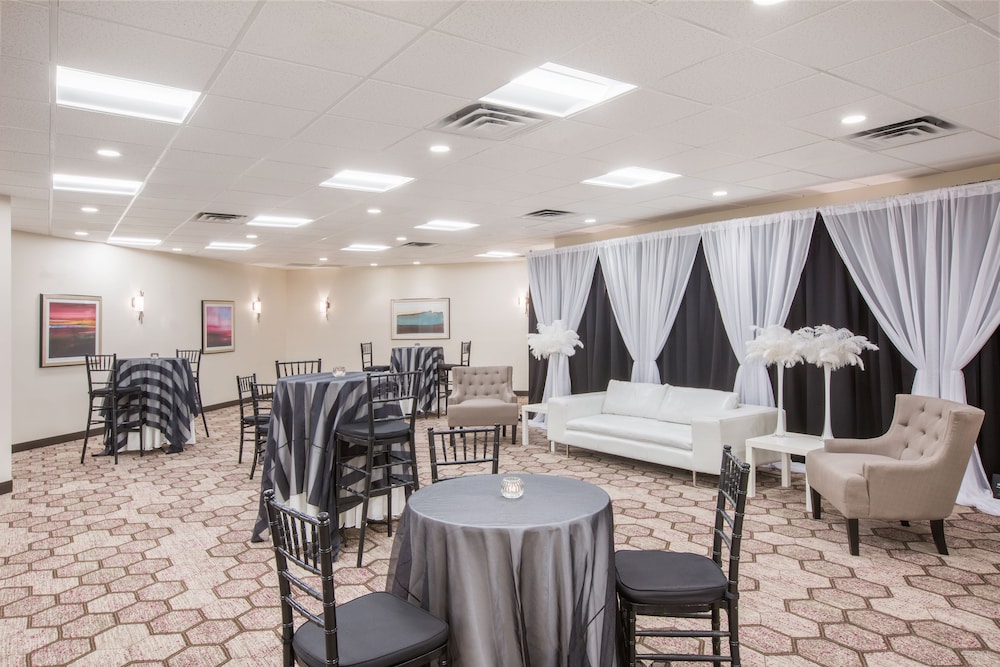 AC Hotel By Marriott Portland Lake Oswego 55/68