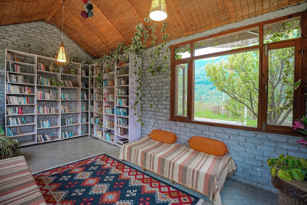 Larisa Resort Manali 86/114