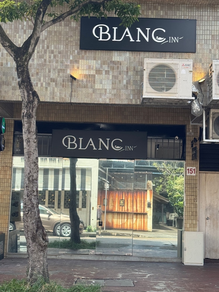 Blanc Inn 2/50