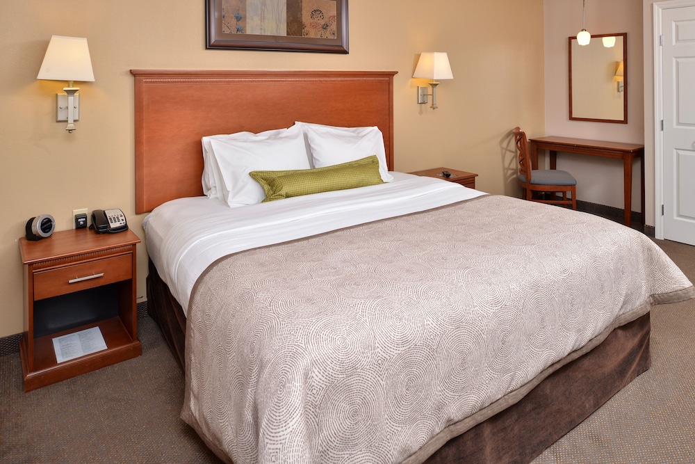 CANDLEWOOD SUITES WILLISTON 26/77