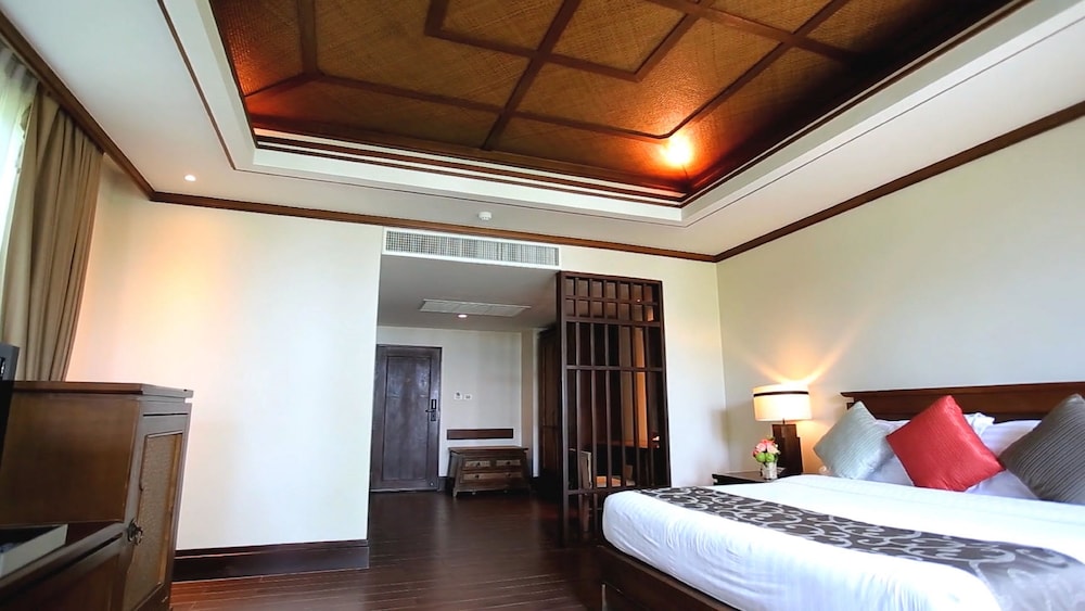 DELUXE HILLSIDE SEA VIEW