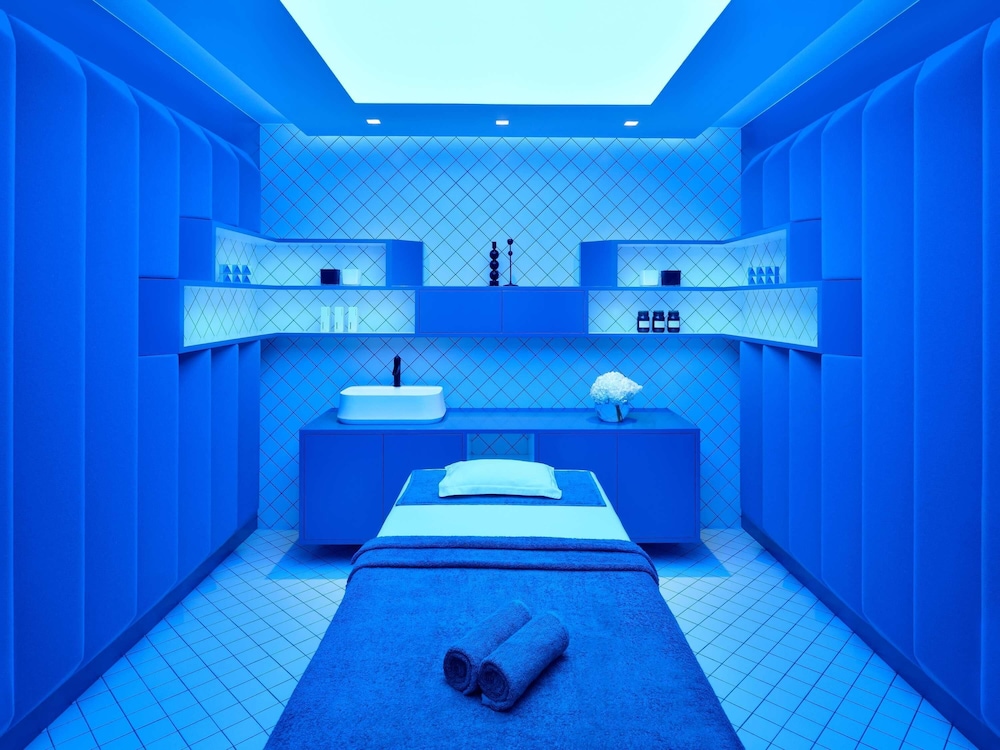 swimming pool spa