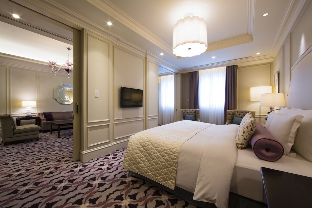 Ambassador, Suite, King Bed