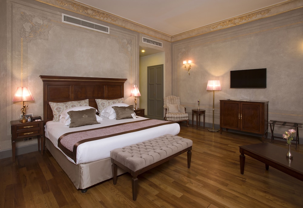 Palazzo Donizetti Istanbul, Tapestry Collection by Hilton 19/75