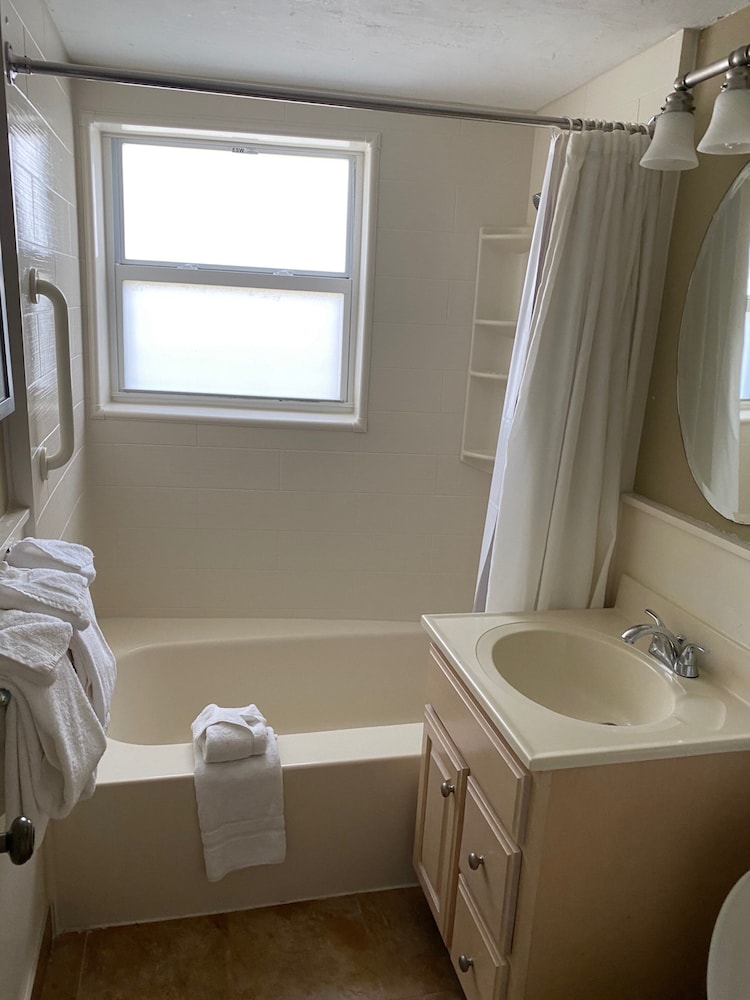 Silver Seas Beach Resort 27/67