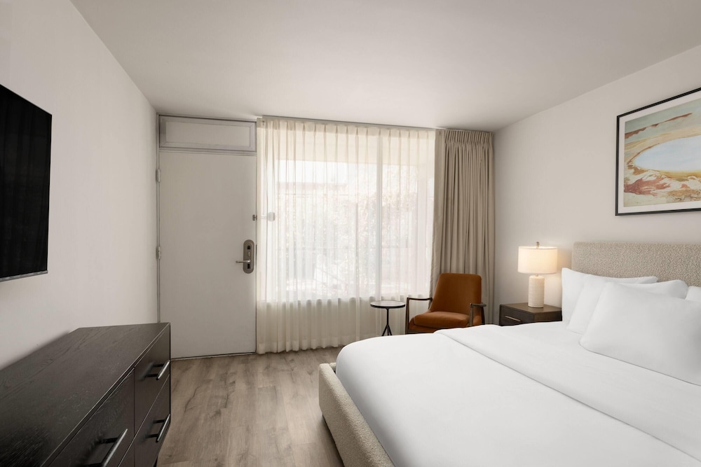 Papago Hotel by Reside, Trademark Collection by Wyndham 28/68