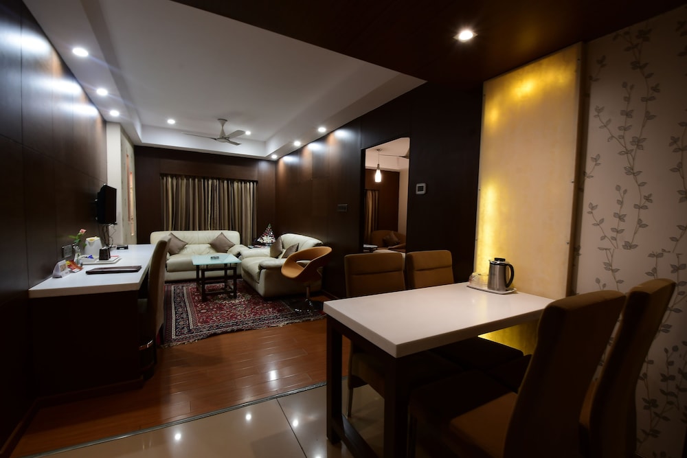 Oyo Premium Suryabagh 39/50