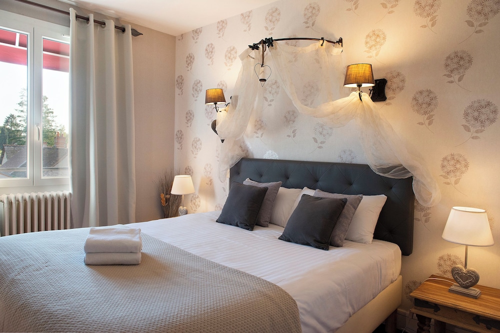 HOTEL LE SAINT CYR 7/41