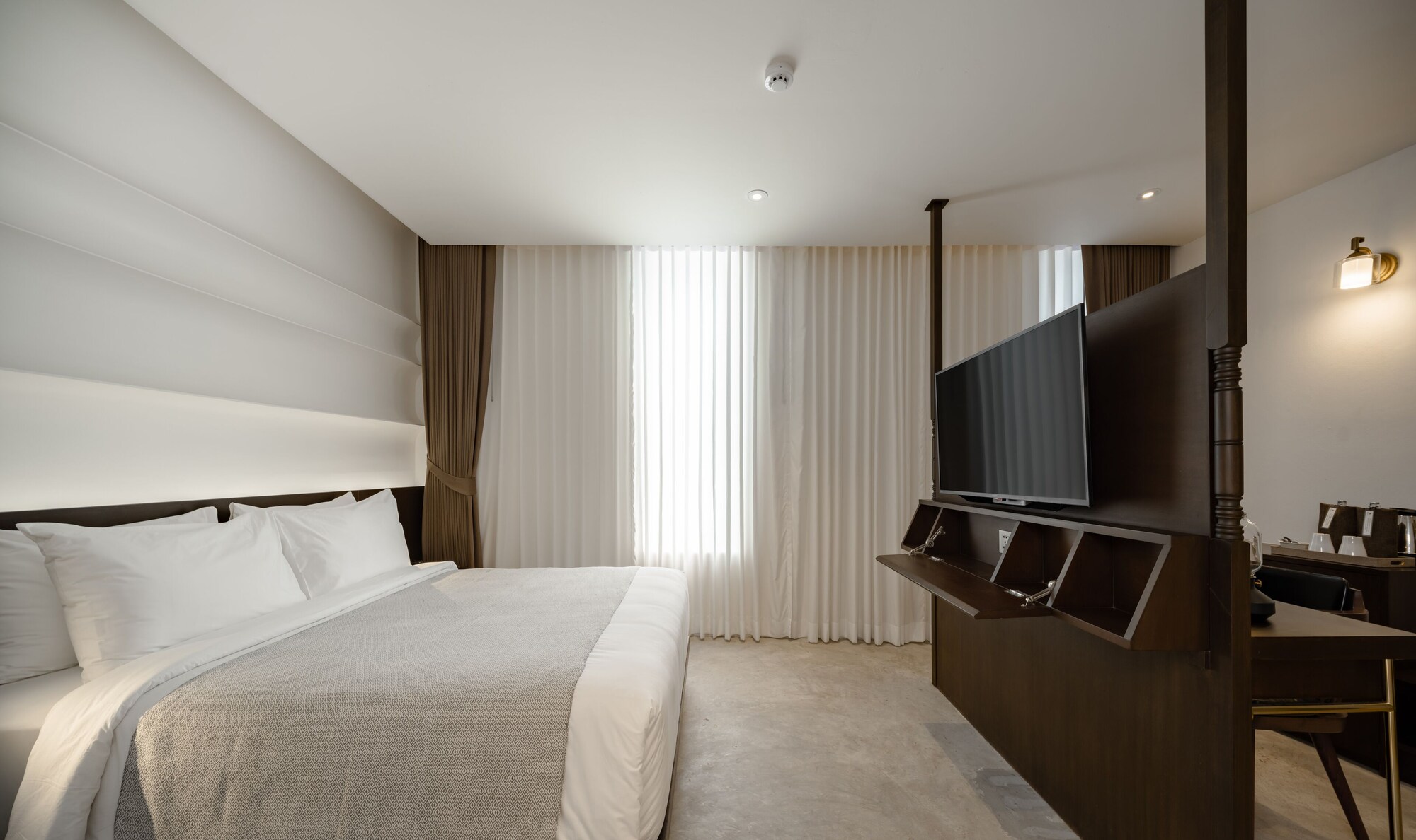 DELUXE, DOUBLE BED
