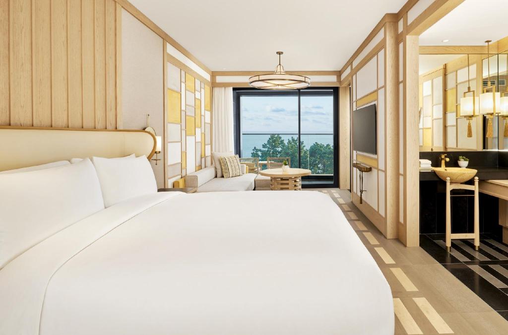 Guest Room, Premium, King Bed, Balcony, Garden Access