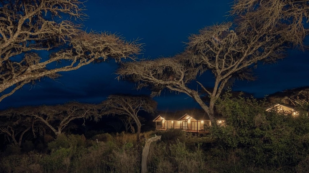 Karibu Camps and Lodges Lions Paw Ngorongoro 60/68