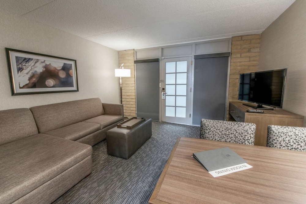 Embassy Suites by Hilton Chicago Schaumburg Woodfield 35/55