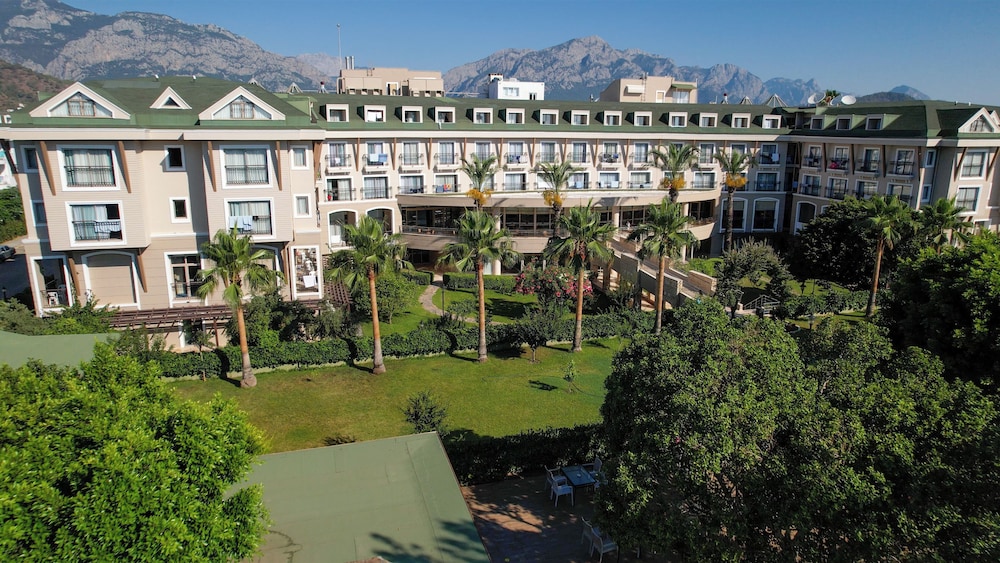 Lucida Beach Hotel 32/37