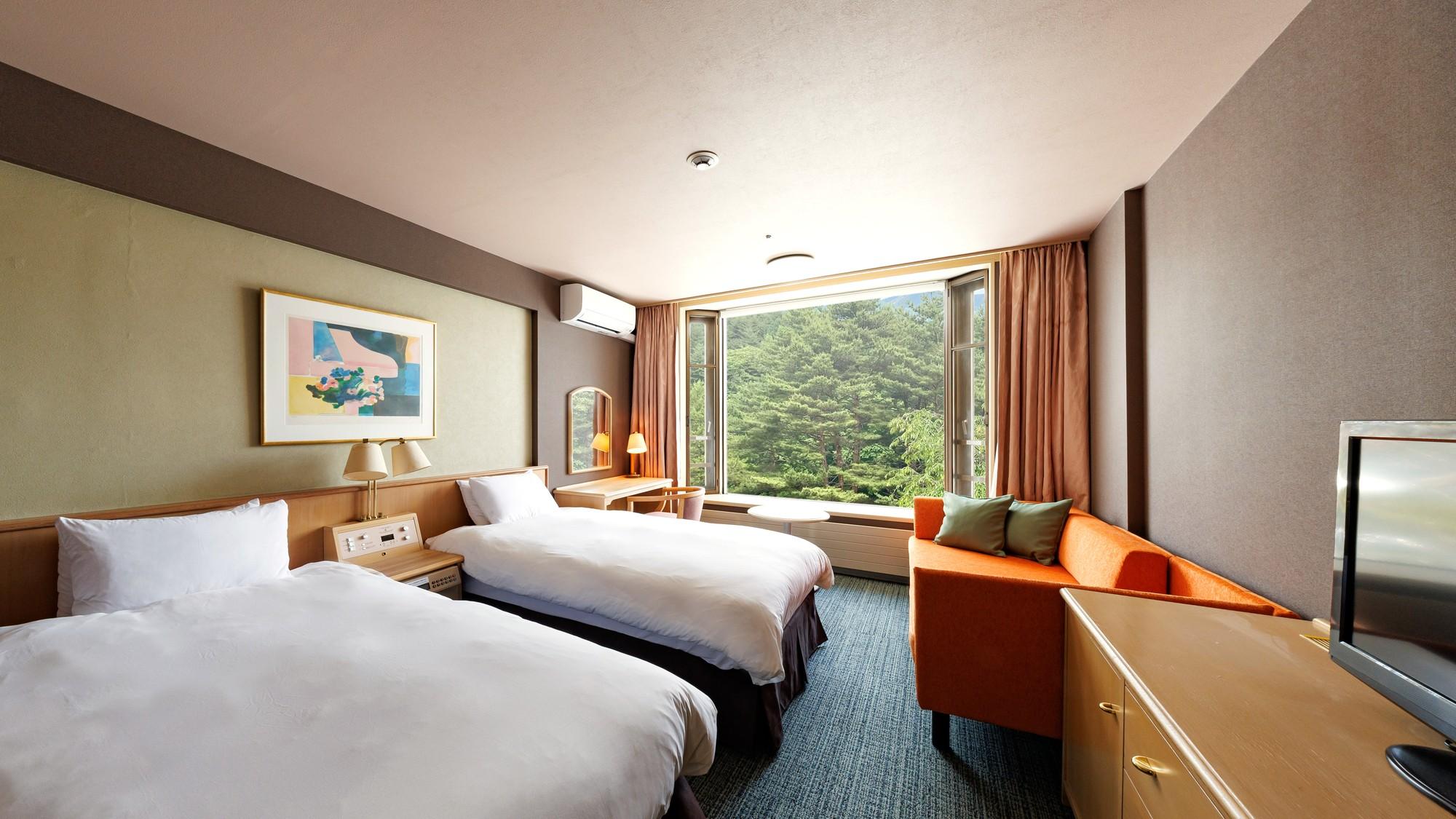 Standard, Twin Beds, Mountain Side, Mountain View