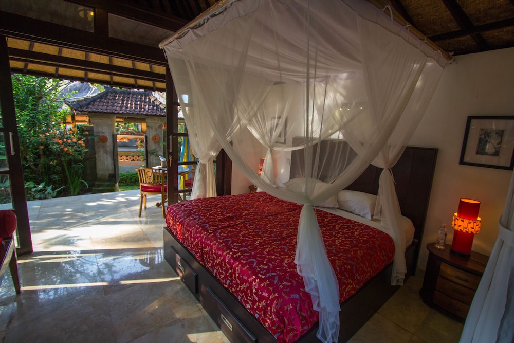 1 BEDROOM, VILLA