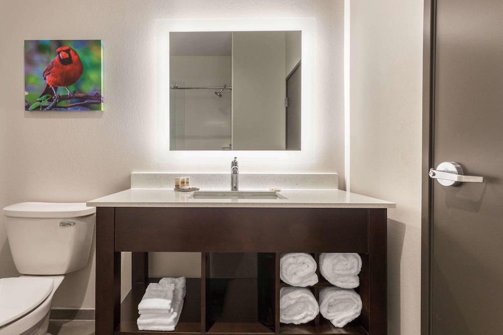 La Quinta Inn & Suites by Wyndham Bloomington 24/64