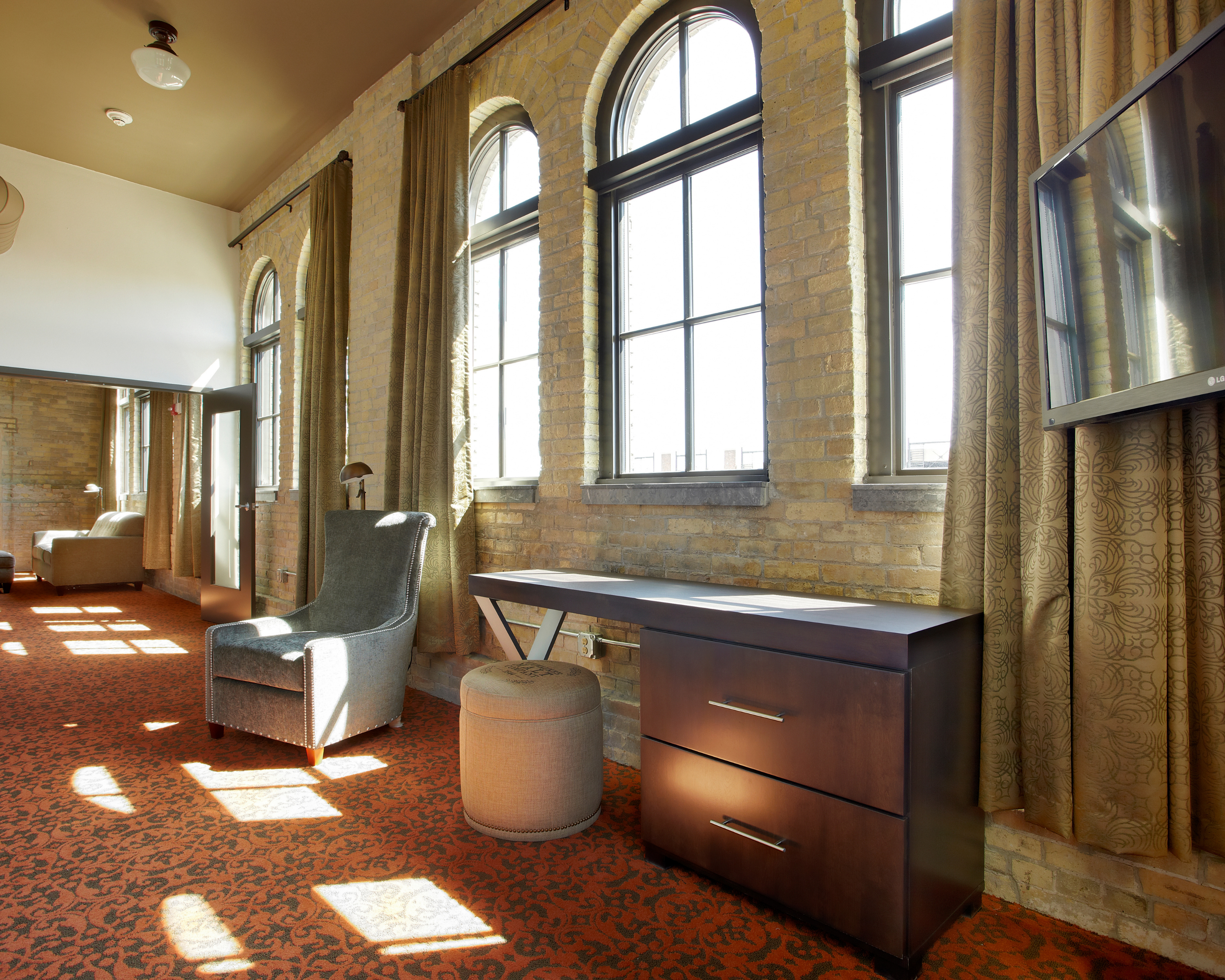 The Brewhouse Inn Suites 41/82