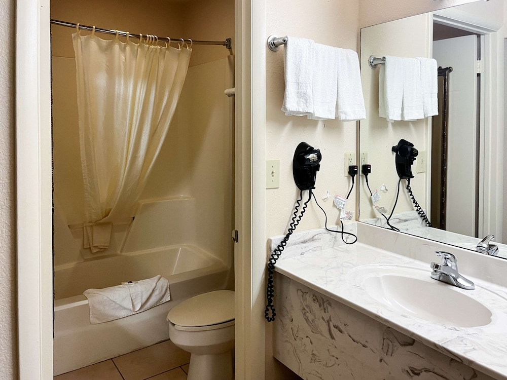 Motel6 Abbeville, AL 34/36