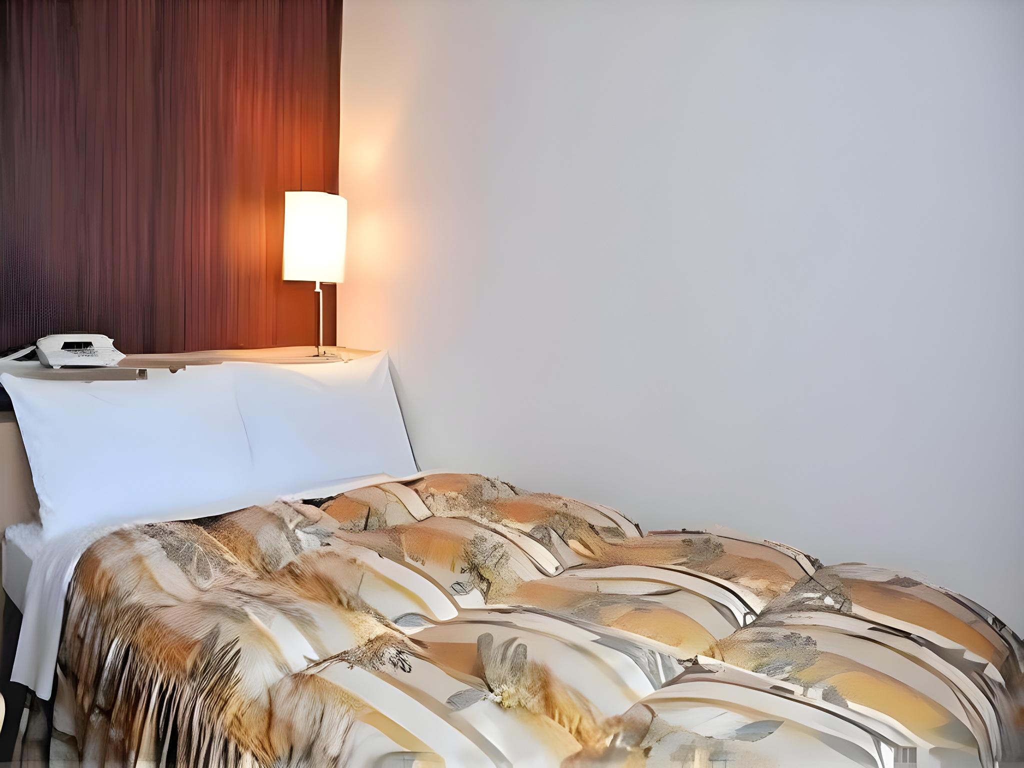 Semi Room, Semi Double Bed, Smoking