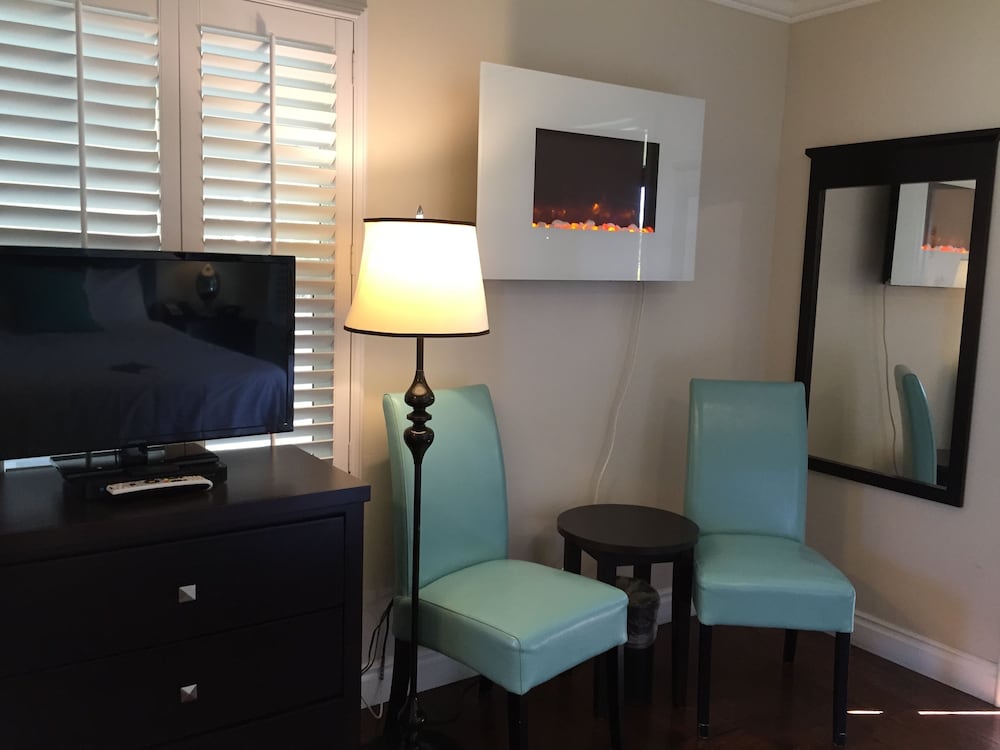 Beach Bungalow Inn and Suites 43/67