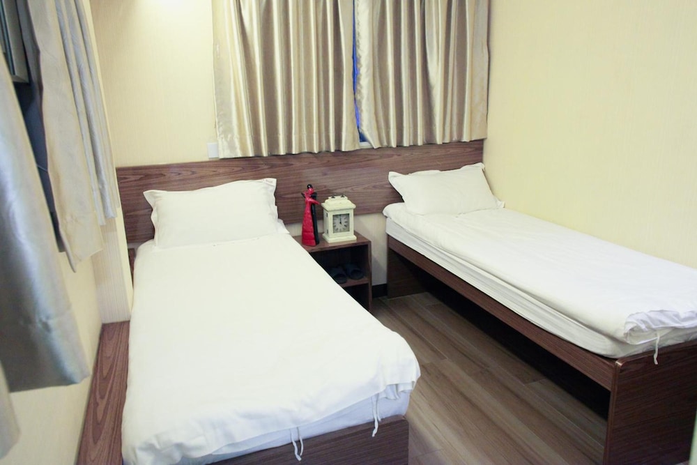 Shanghai Red Hotel 24/53