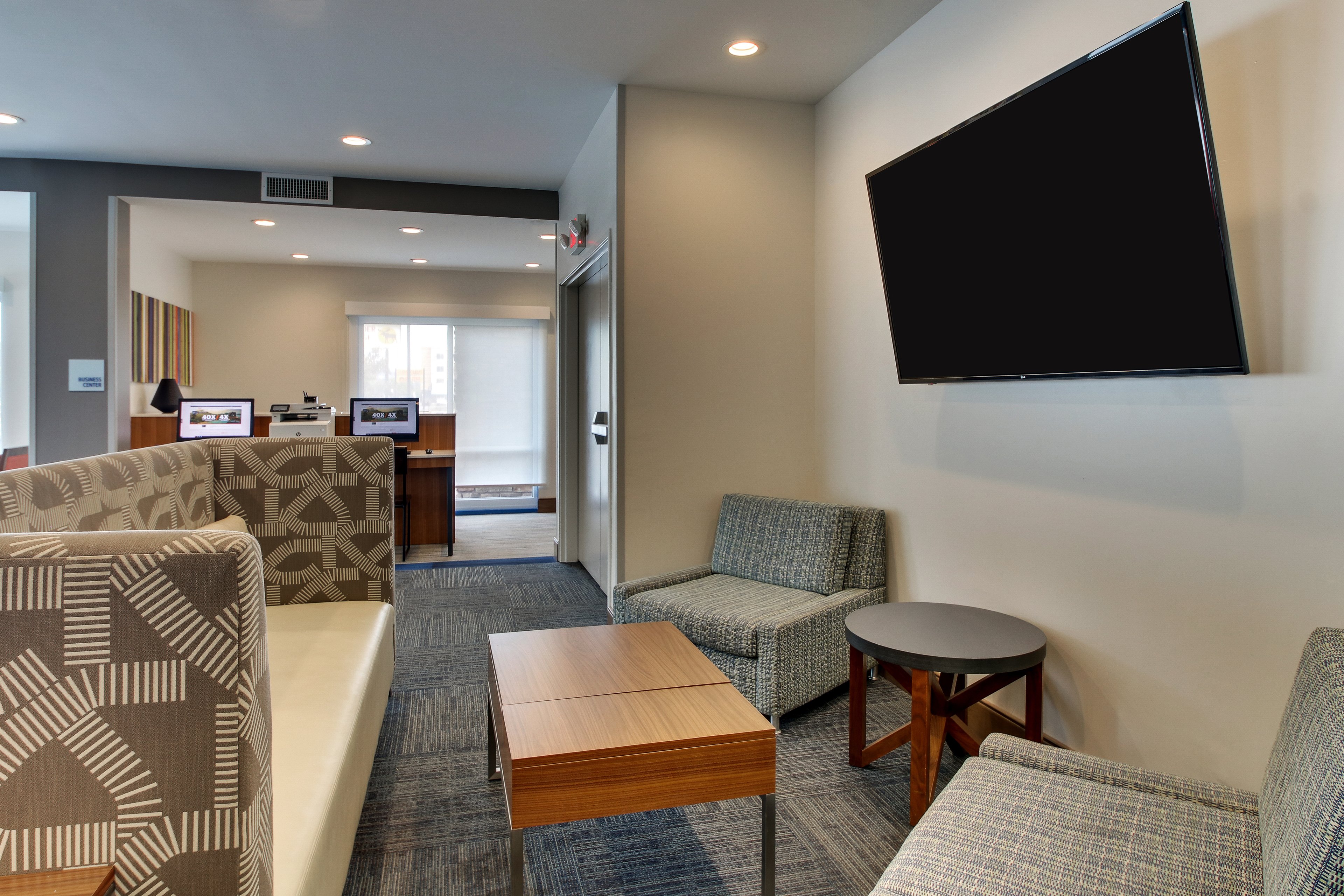Holiday Inn Express Suites Ithaca 53/69