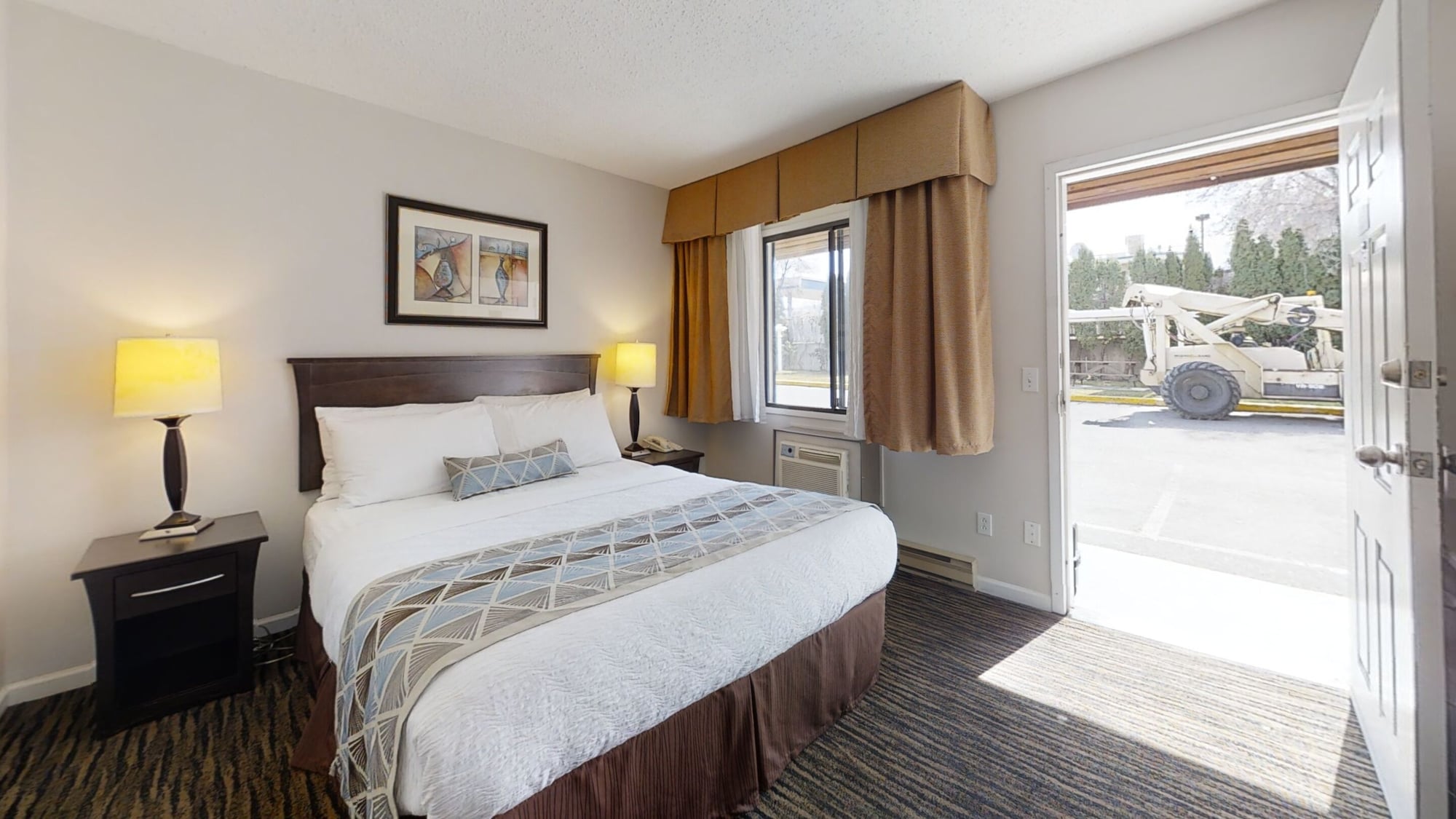 STANDARD, QUEEN BED