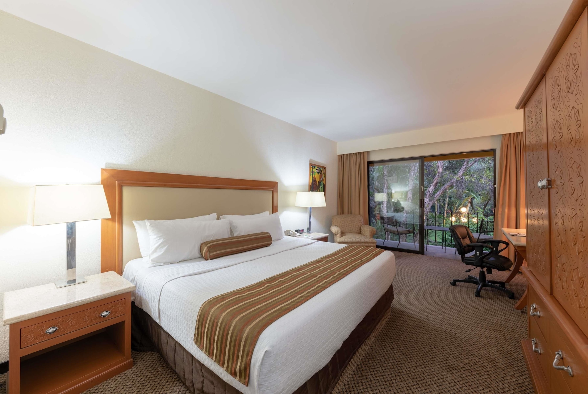Deluxe, Suite, King Bed, Garden Area، Wyndham Garden Guadalajara Expo 2/6