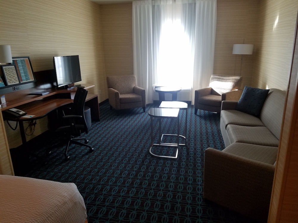 Fairfield Inn & Suites by Marriott Gallup 33/47