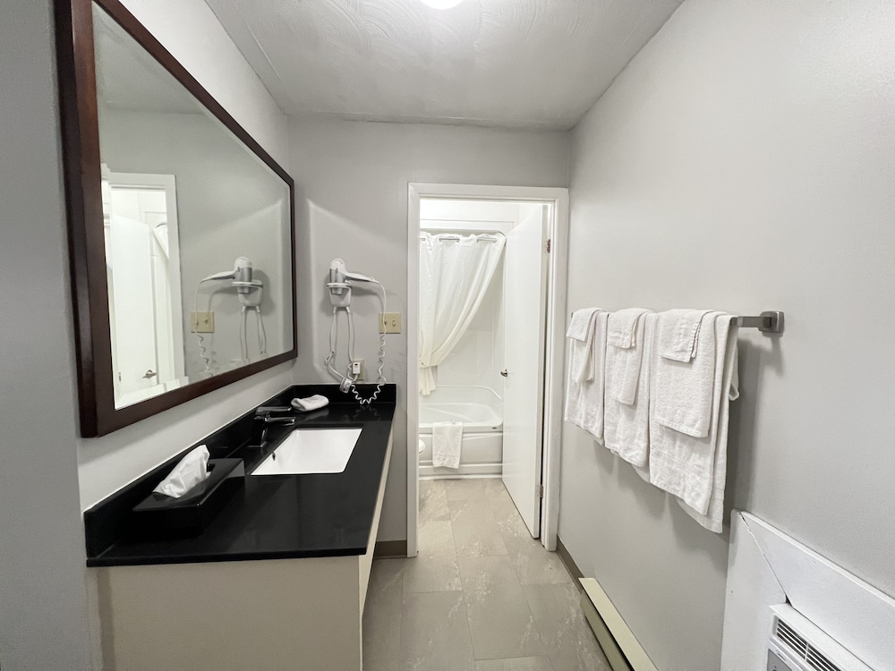 Travelodge By Wyndham Cochrane 15/32