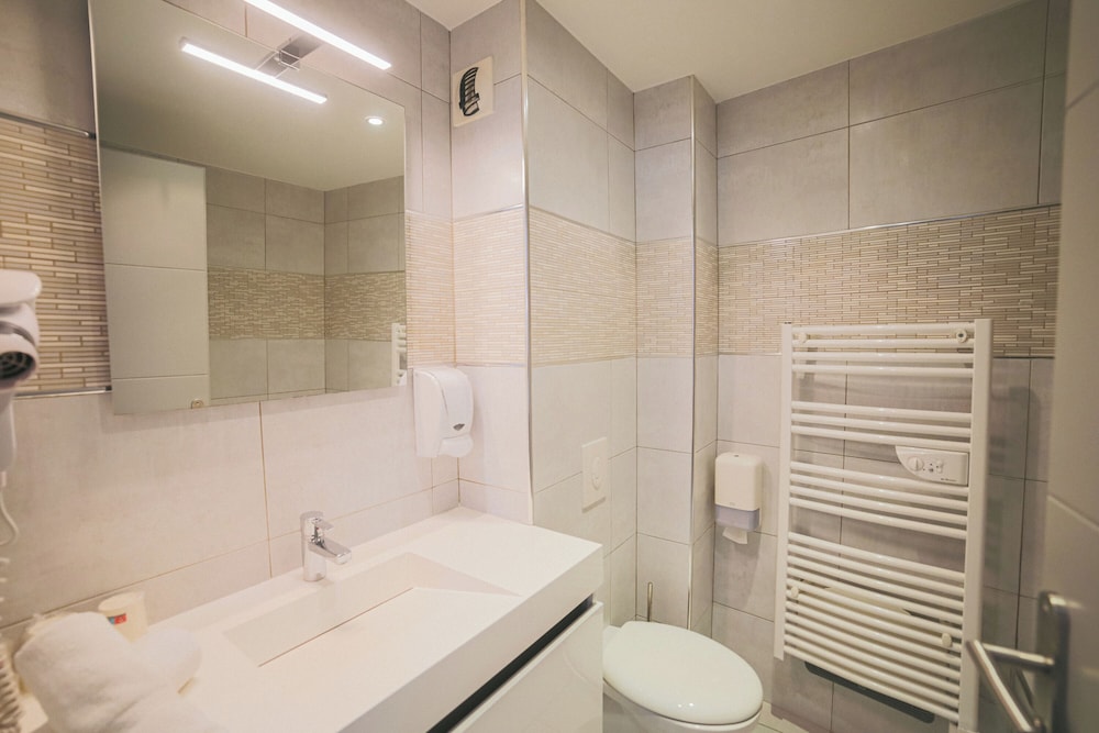 Hotel Holidays and Work 35/44