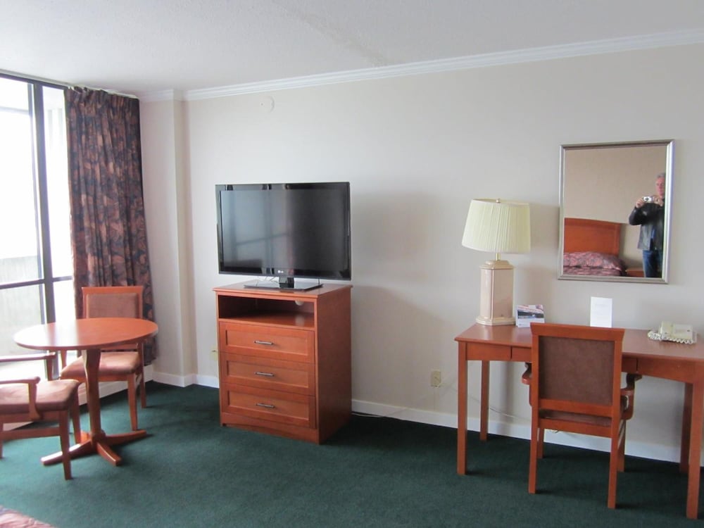 Highliner Plaza Hotel Conference Centre 50/56
