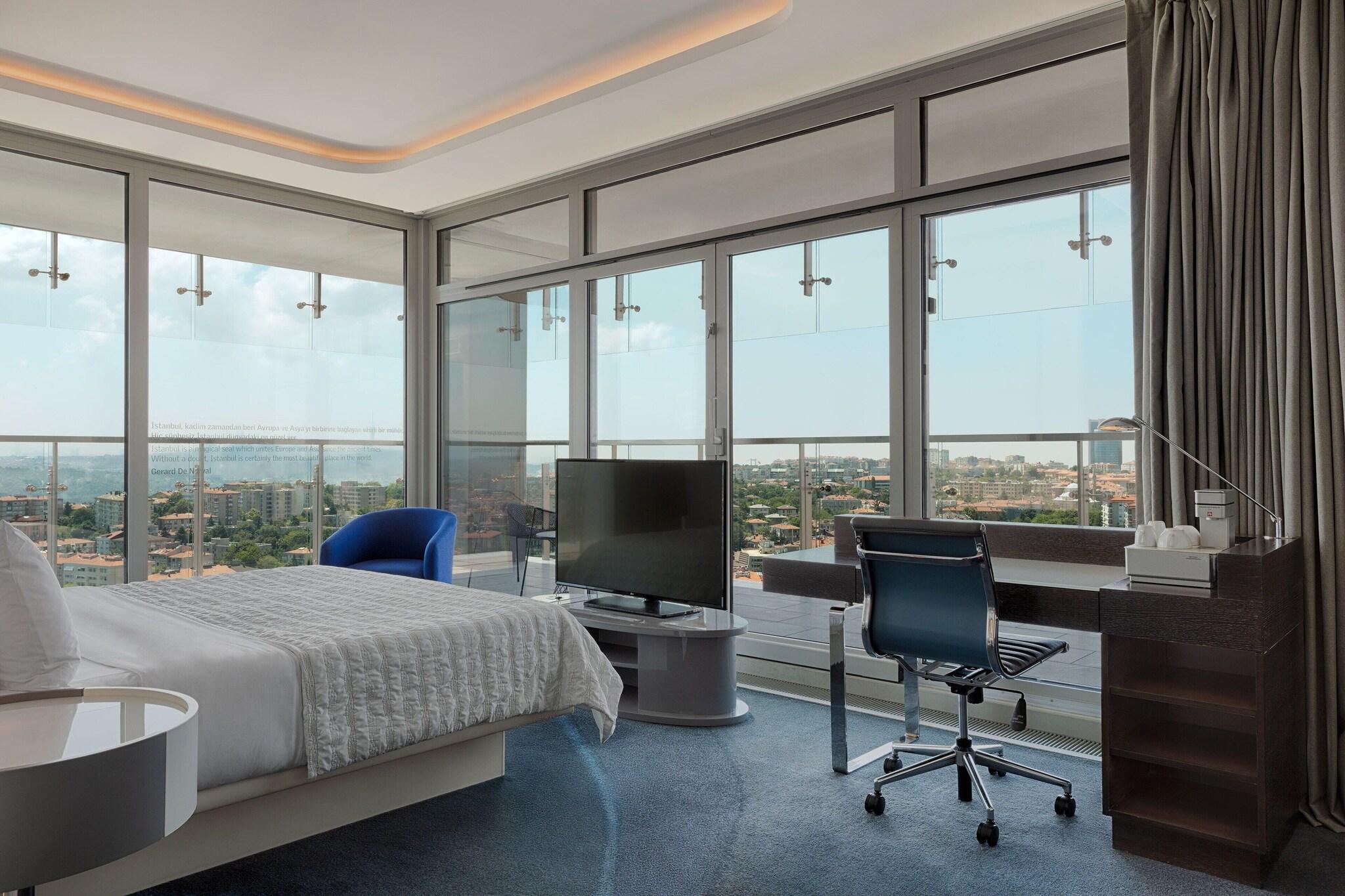 Junior Suite, King Bed, City View
