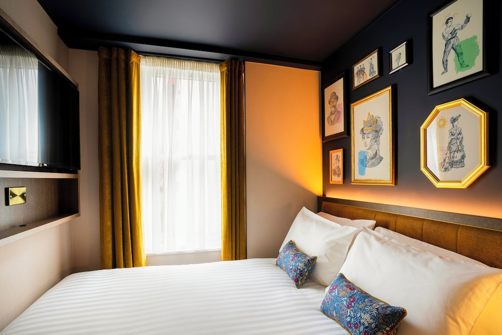 COZY, DOUBLE BED