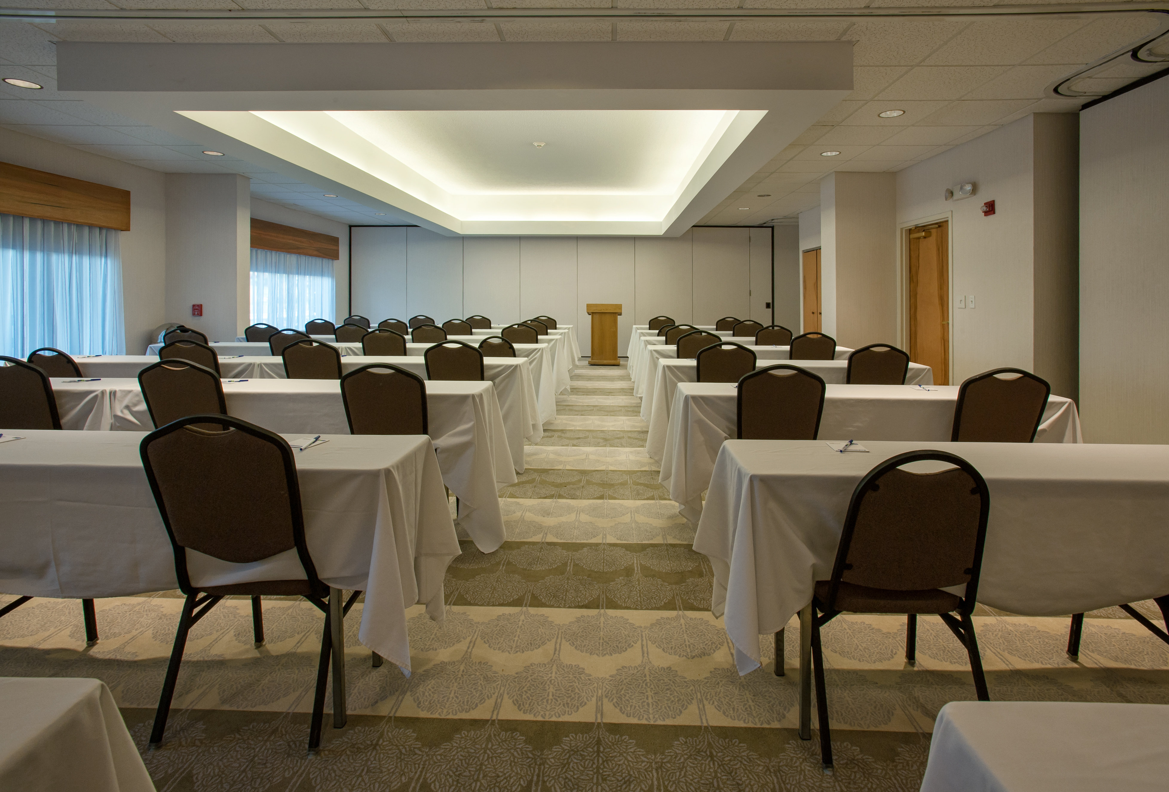 Holiday Inn Express Boone 67/77