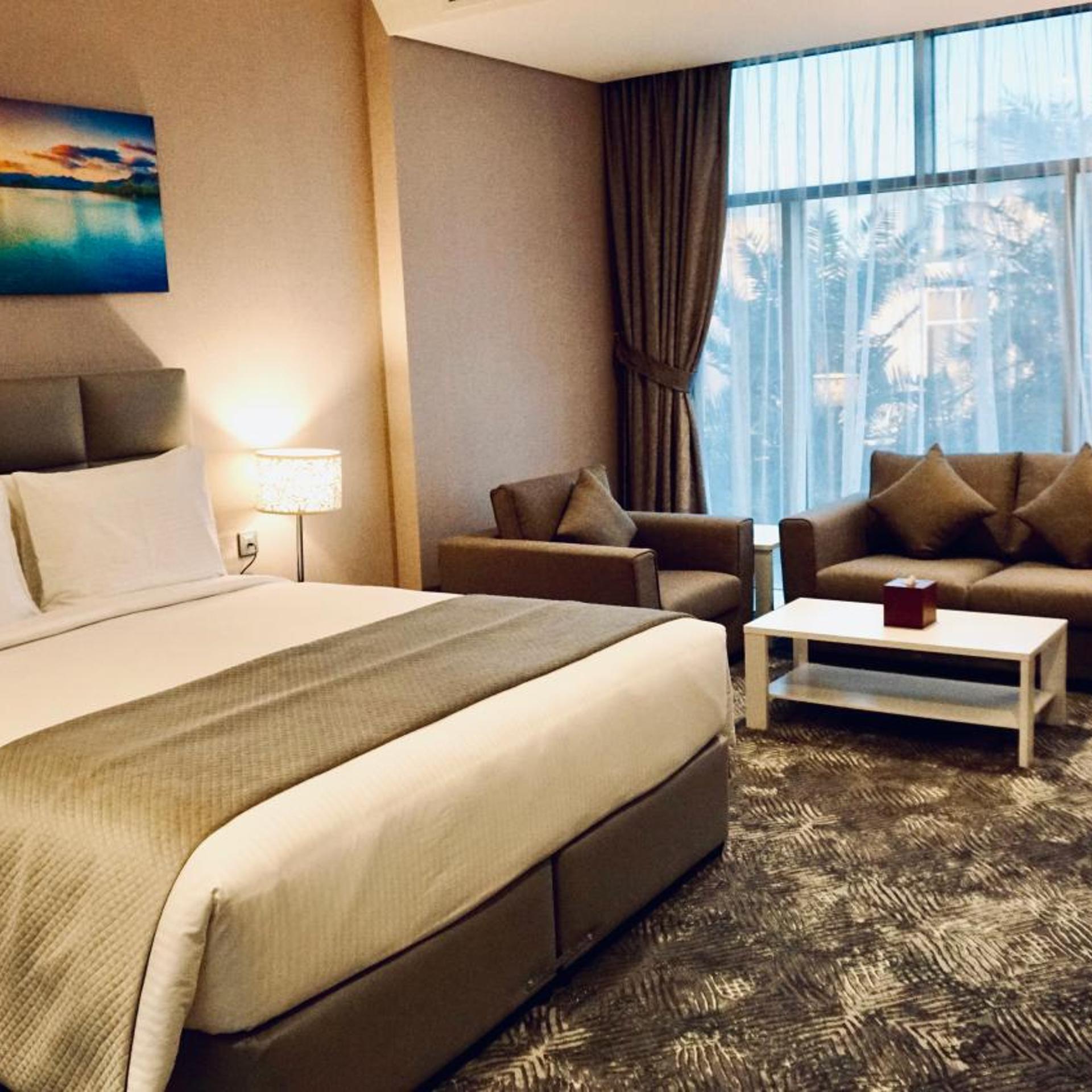 Deluxe King courtyard view room