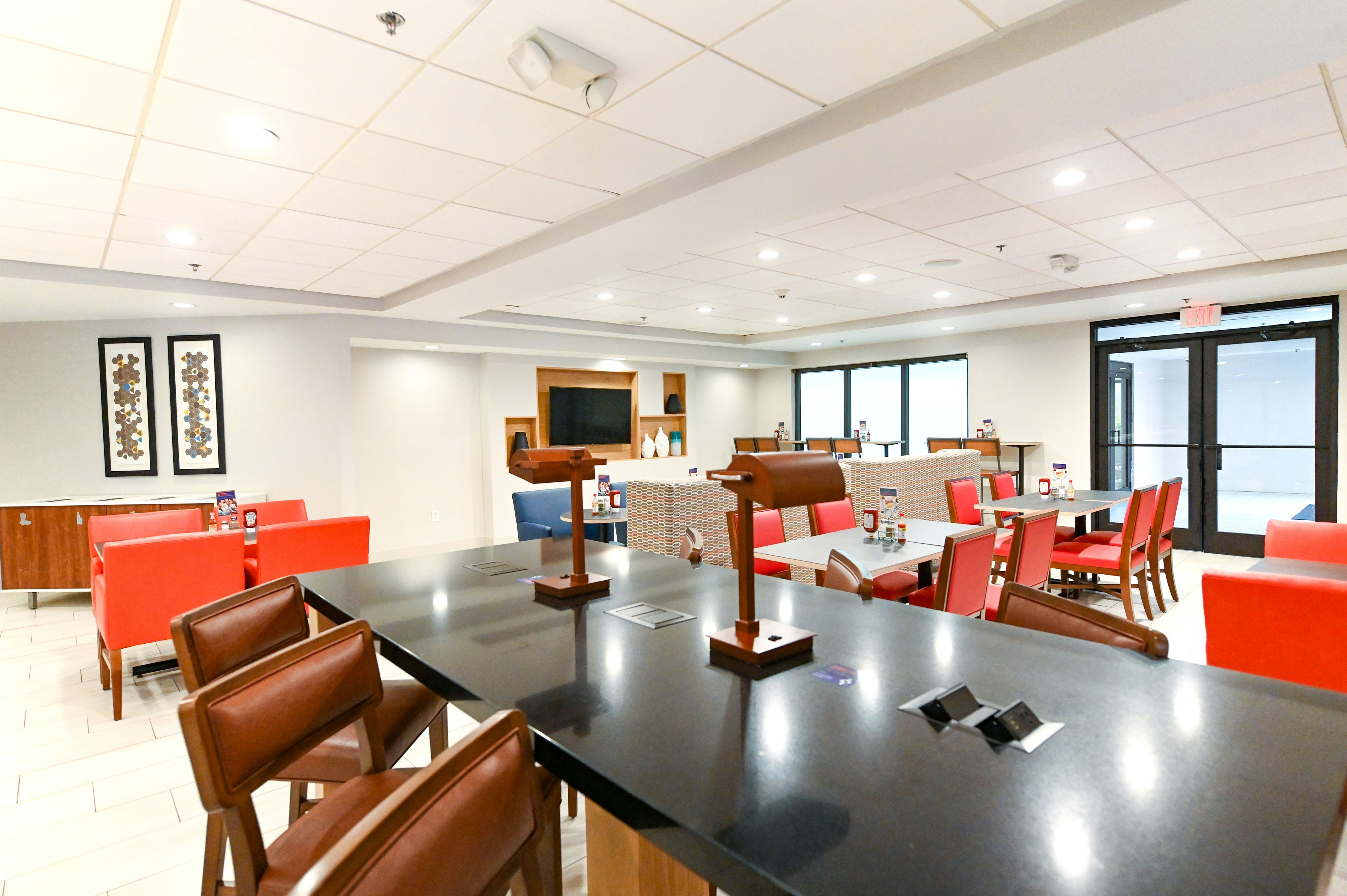 Holiday Inn Express Richmond Airport 40/60