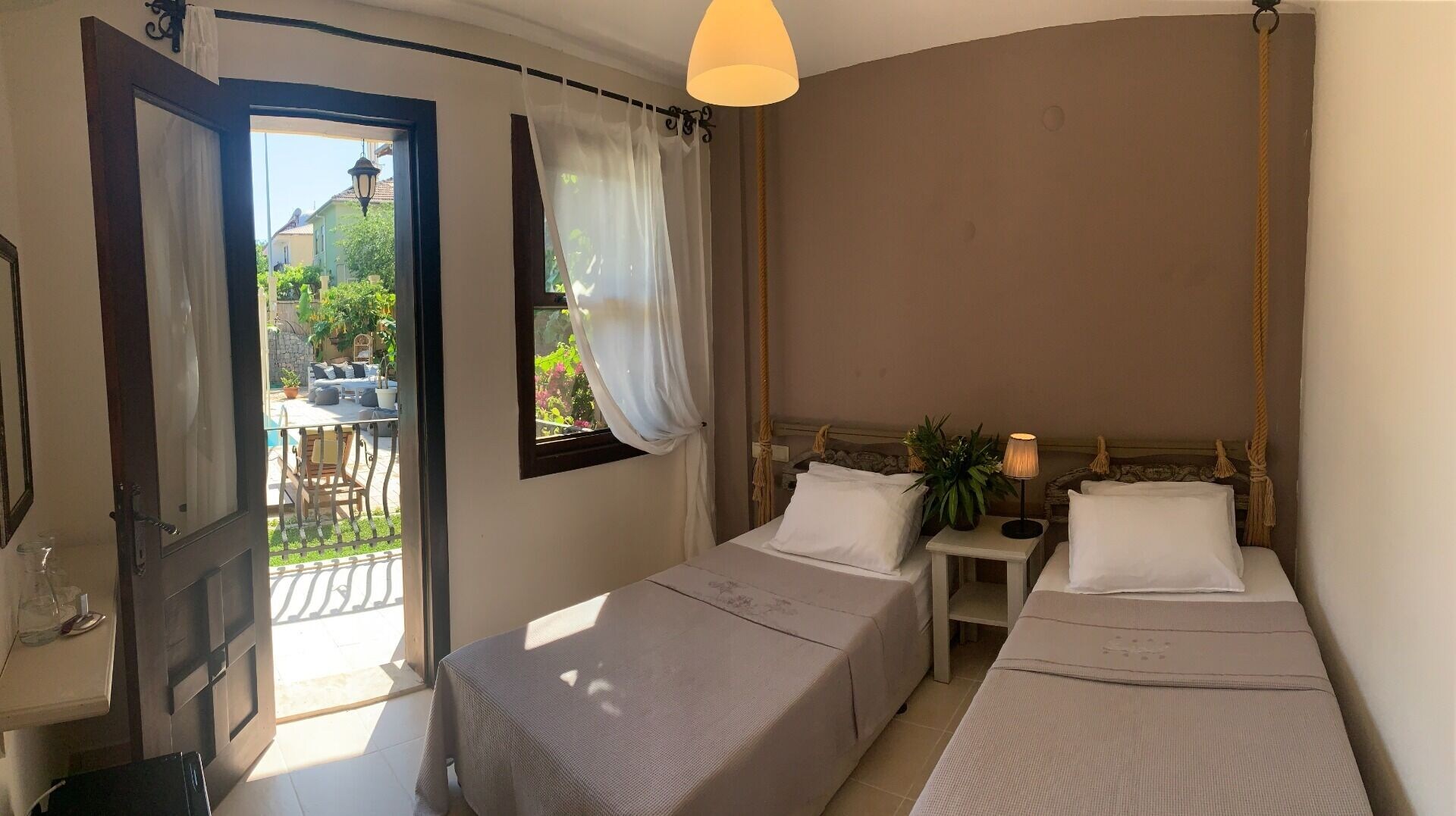 STANDARD, DOUBLE OR TWIN BED